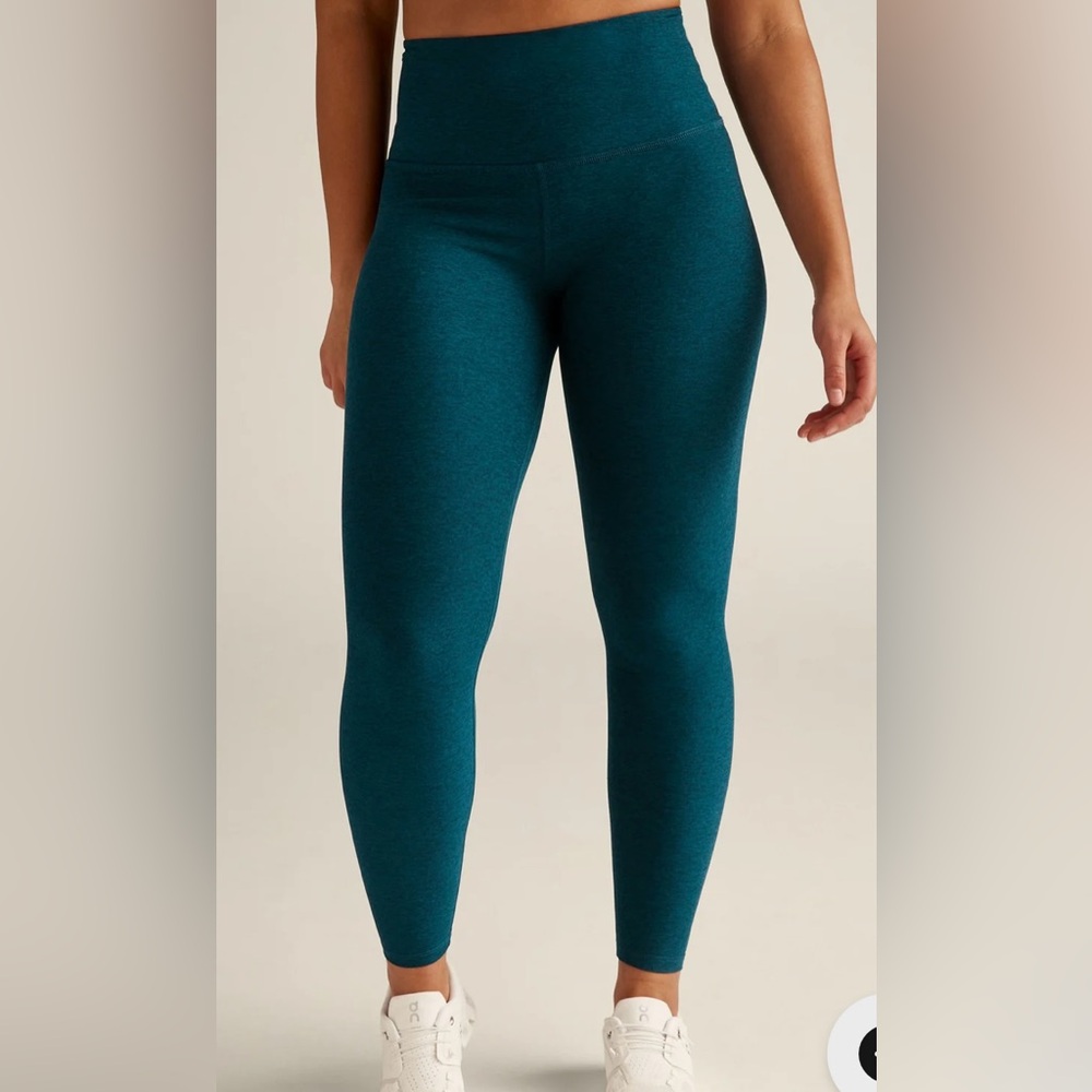NWT Beyond Yoga Spacedye Caught in the Midi leggings in Majestic Blue Heather.